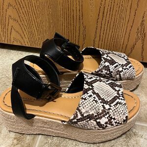 American Eagle Women’s Faux Leather Animal Print Casual Espadrille Sandals Sz-6